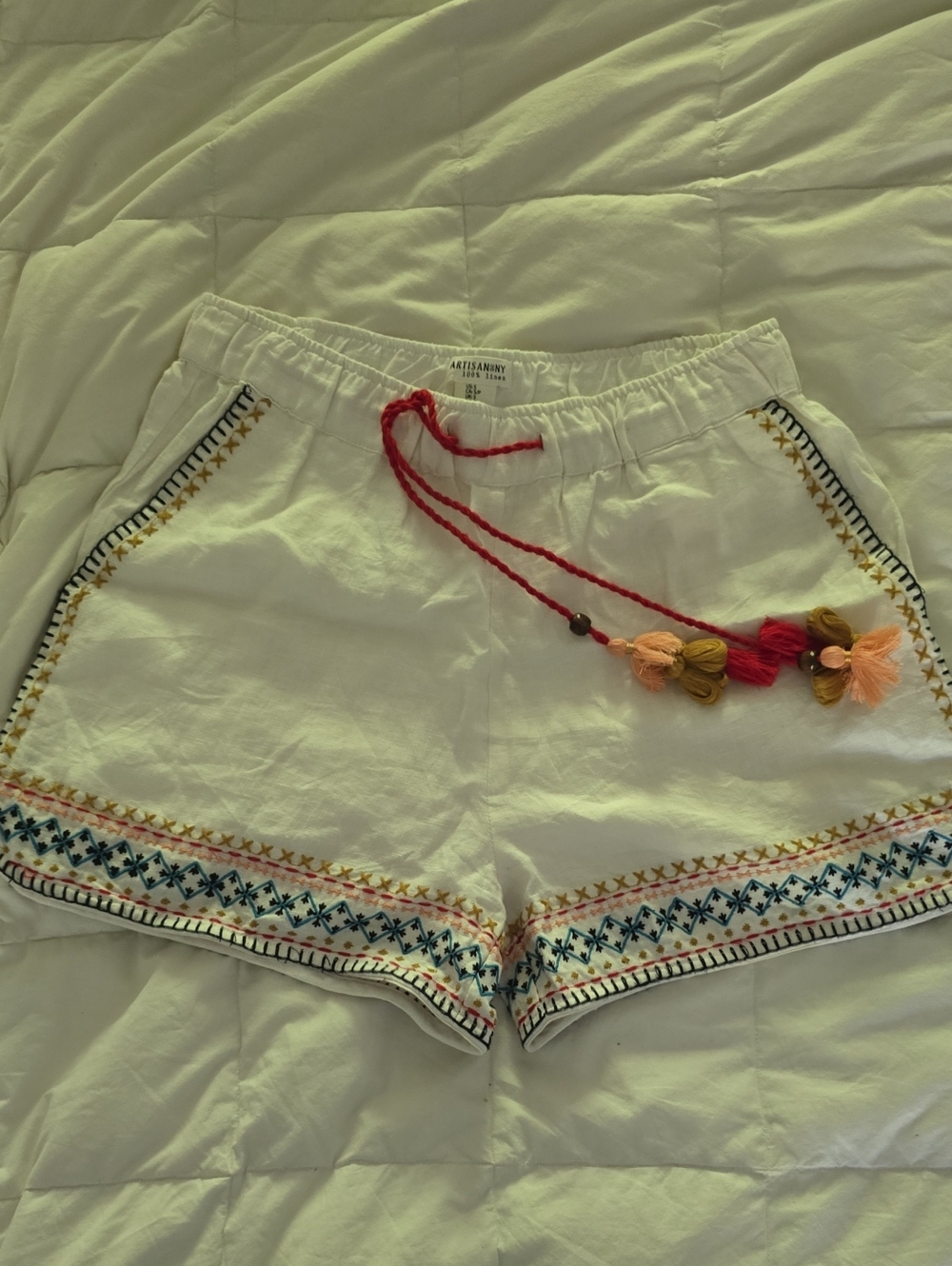 Artisan-Style White Embroidered Women’s Shorts with Tassel Drawstring